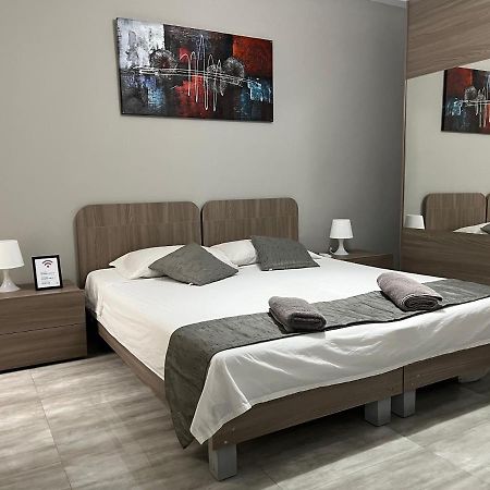F7 Room 1, Private Double Room With Private Bathroom In Shared Flat Msida Buitenkant foto